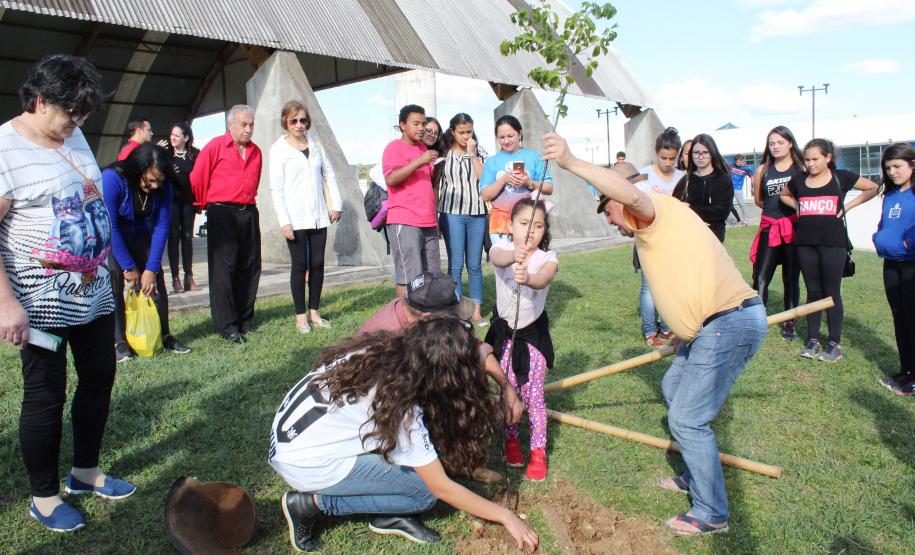 Centro da Juventude promove troca de experiências entre adolescentes e pessoas idosas - Foto: Aliocha Maurício/SEDS