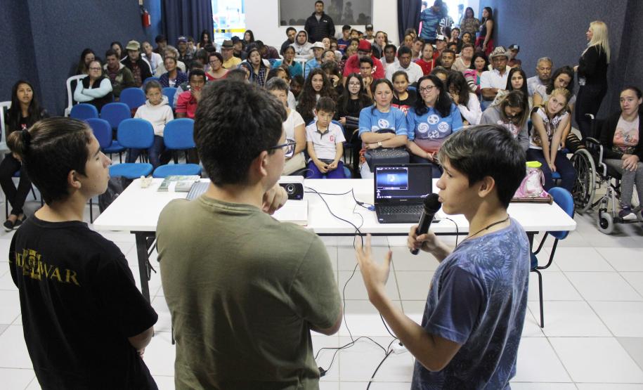 Centro da Juventude promove troca de experiências entre adolescentes e pessoas idosas - Foto: Aliocha Maurício/SEDS