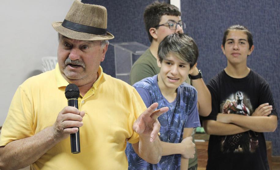 Centro da Juventude promove troca de experiências entre adolescentes e pessoas idosas - Foto: Aliocha Maurício/SEDS