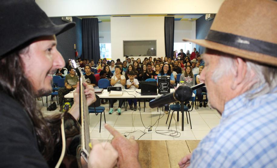 Centro da Juventude promove troca de experiências entre adolescentes e pessoas idosas - Foto: Aliocha Maurício/SEDS