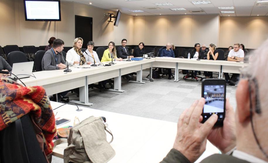 Secretária da Família e Desenvolvimento Social, Nádia Moura, participa da reunião do Cedi - Foto: Aliocha Maurício/SEDS