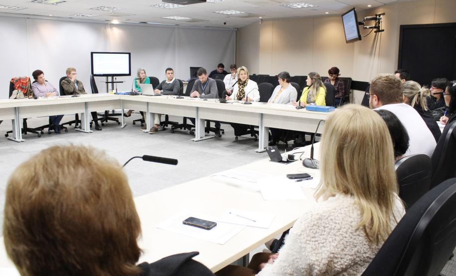 Secretária da Família e Desenvolvimento Social, Nádia Moura, participa da reunião do Cedi - Foto: Aliocha Maurício/SEDS